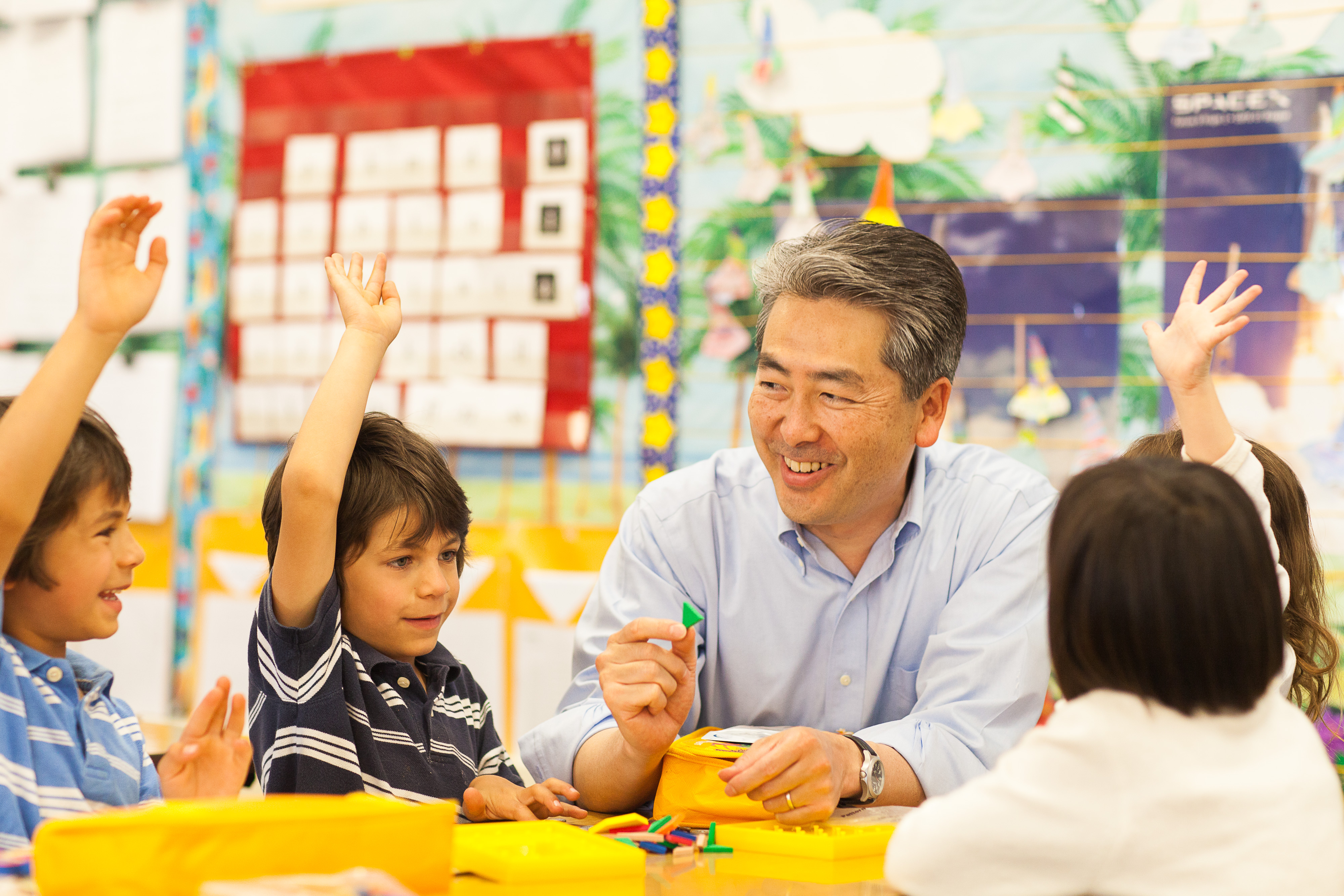 Al Muratsuchi working with students in a classroom